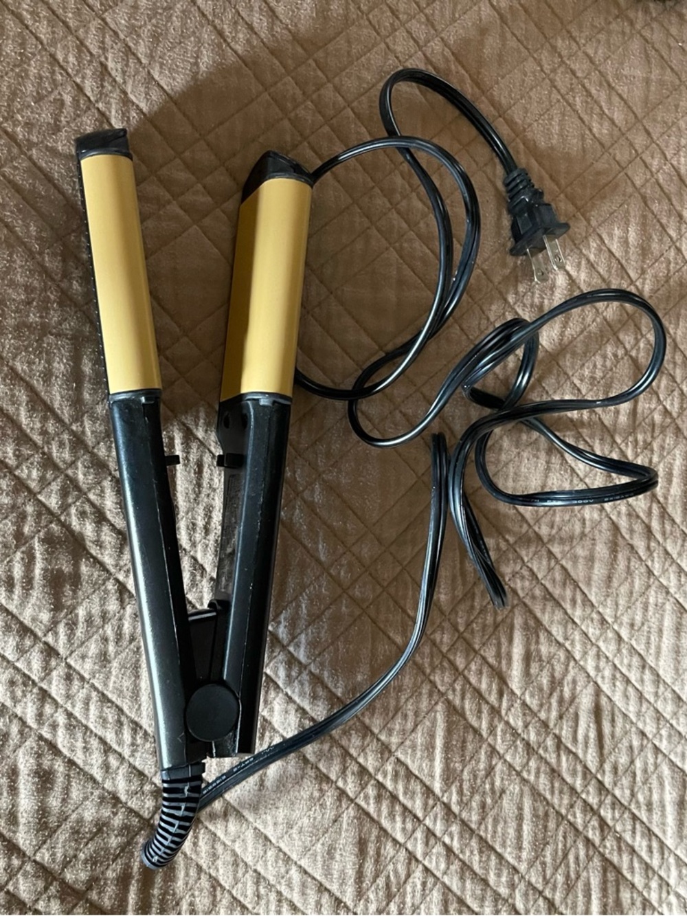 Revlon Gold and Black Hair Flat Iron / Straightener